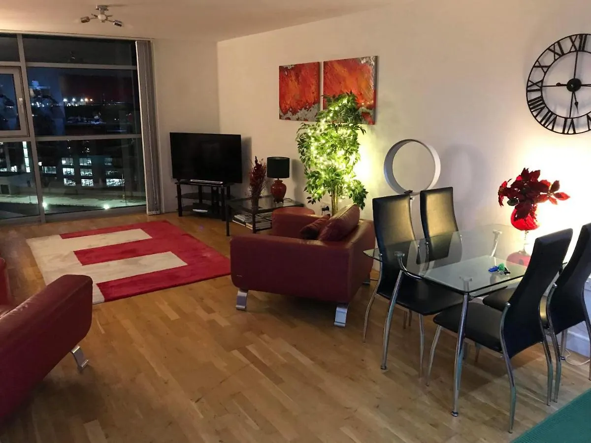 Stunning Spacious City Apartment With Free Parking Cardiff