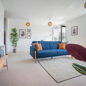 Apartment Stylish With Private Parking, Cardiff