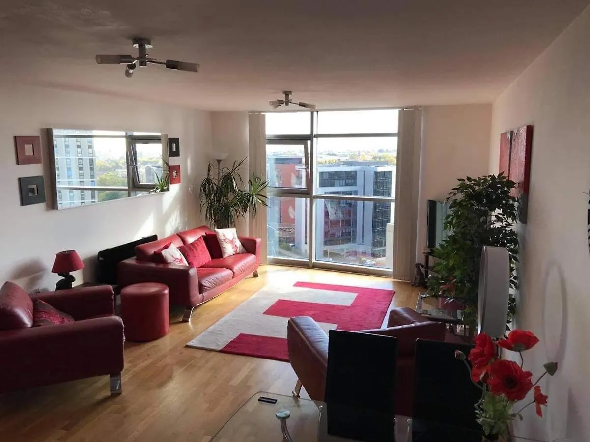 Stunning Spacious City Apartment With Free Parking Cardiff