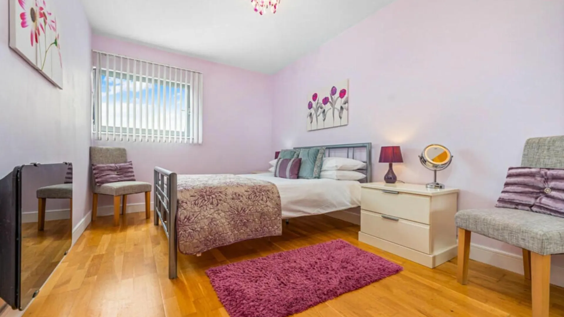 Stunning Spacious City Apartment With Free Parking