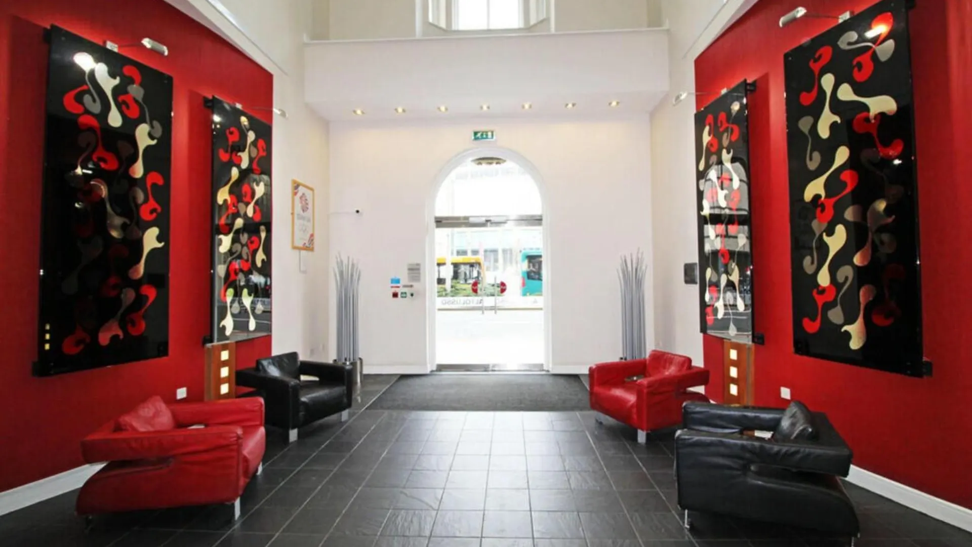 Stunning Spacious City Apartment With Free Parking  Cardiff